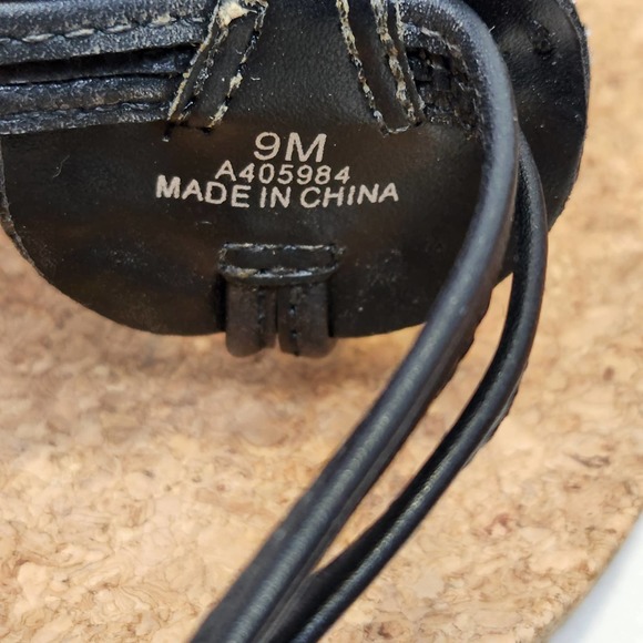 Kenneth Cole Reaction Black Leather Wedge Thong Sandals 9M Shell Beaded Cork Bed - Picture 6 of 9